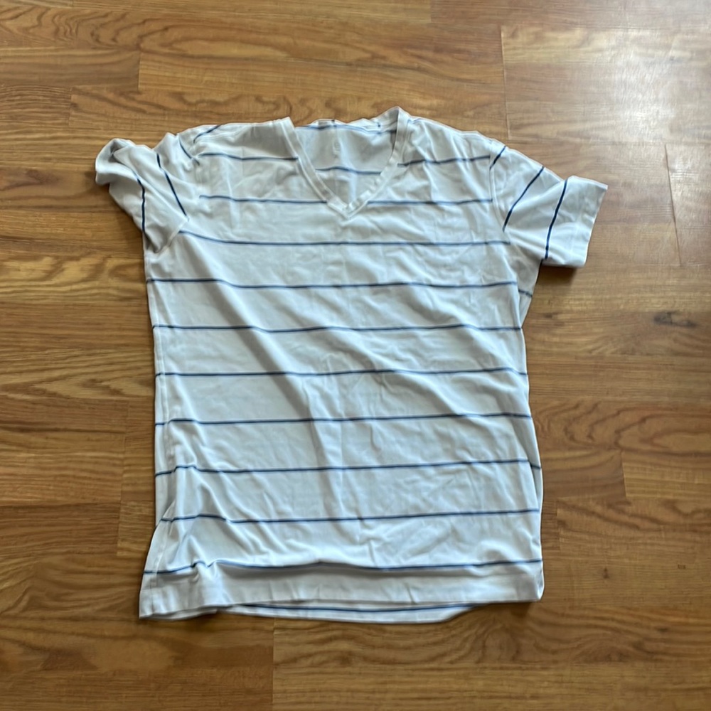 MENS lululemon 5 year basic tee v neck